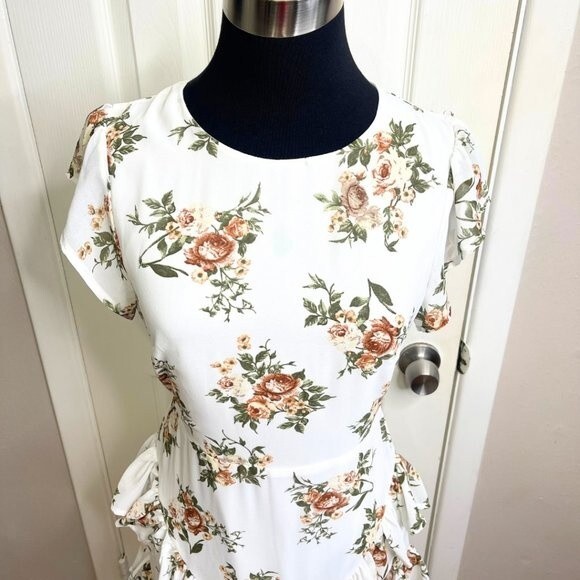 Women's White Floral Ruffle Mini Dress with Open Back Detail, Bridal Size M - Picture 7 of 16